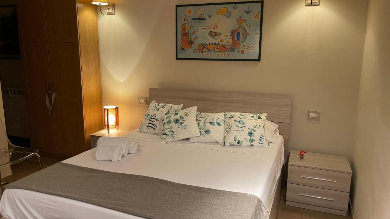 Frank Host Roma Lux , Metro A A 50 M, Simple Check-In Con Codice A Qualsiasi Orario Exterior foto